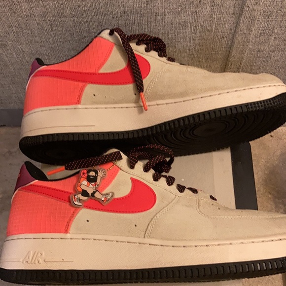 CREAM SUEDE ORANGE AND BLACK NIKES SNEAKERS Slightly Used - Picture 5 of 16